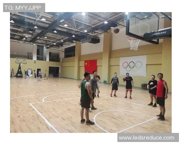 方硕在篮球赛场上的崛起与挑战解析以及对未来发展的展望与期待